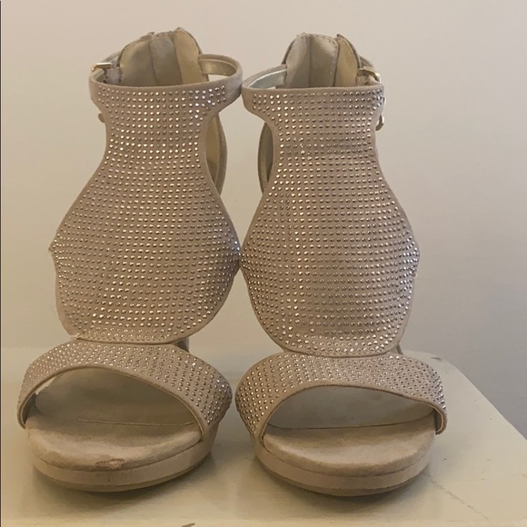 Guess Heels - Picture 2 of 7